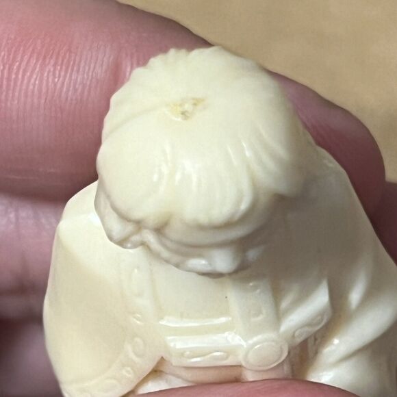 Vintage White Bishop E.S. Lowe Plastic Chess Piece 1 Replacement Part ONLY READ - Picture 5 of 12